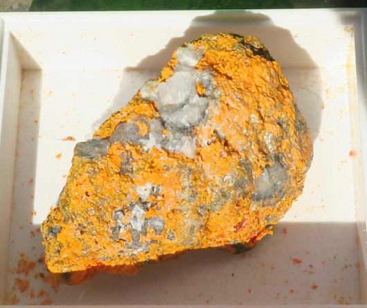 Orpimentti raakakivi 30x20mm auripigment nro 37R20