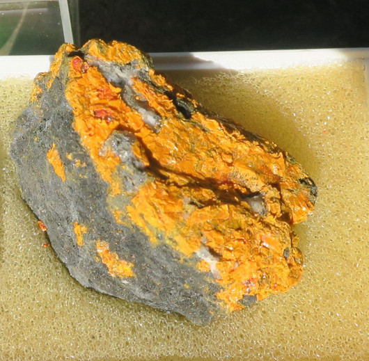 Orpimentti 28x18mm raakakivi auripigment nro 37R19