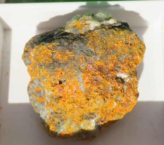 Orpimentti raakakivi 23x22 mm auripigment nro 37R18