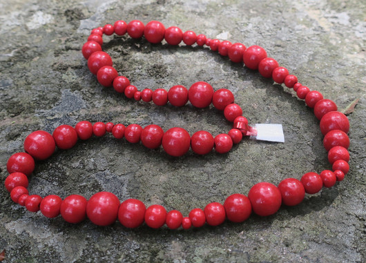 Helmet joulunpunaiset  puuhelmet 50cm 