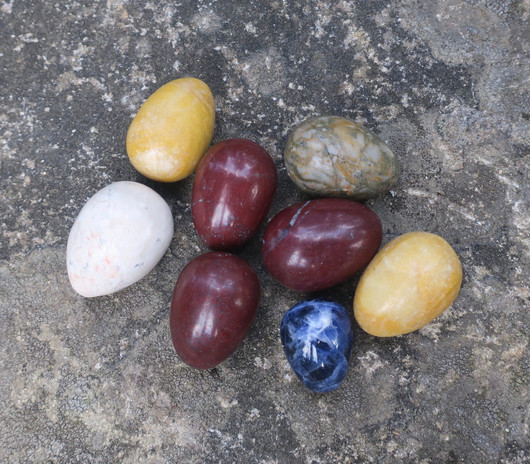 Kivimuna jaspis keltainen, pieni 11-12g 25mm