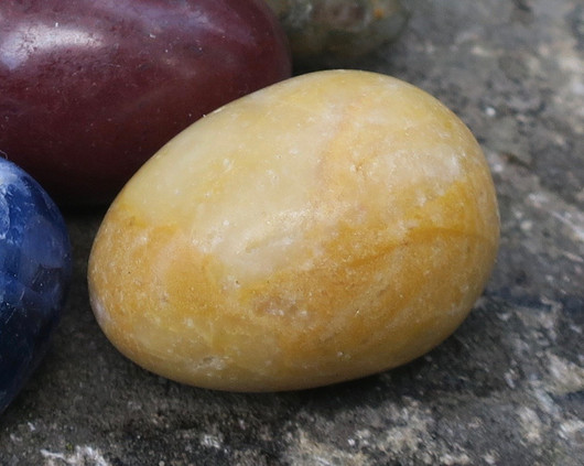 Kivimuna jaspis keltainen, pieni 11-12g 25mm