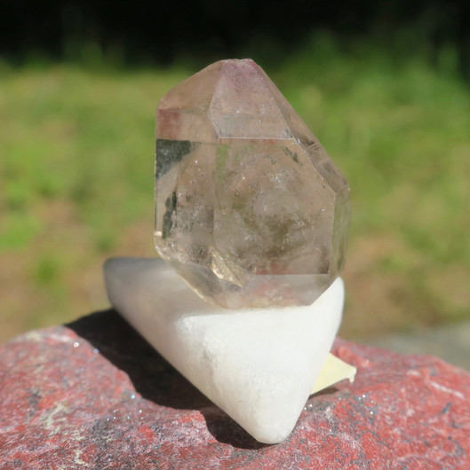 Ametistikide marmorialustalla 13g, korkeus 30mm