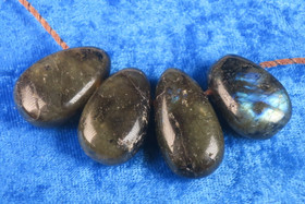 Riipus labradoriitti porattu