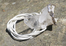 Riipus vuorikidesykerö nahkanauhassa. nroF