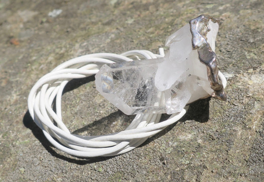 Riipus vuorikidesykerö nahkanauhassa. nroF