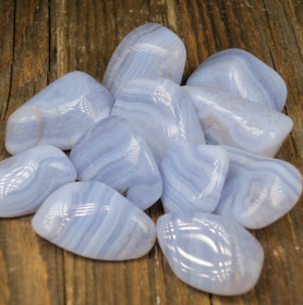 Kalsedoni rumpuhiottu vaaleansininen akaatti. Valitse koko 5-20g
