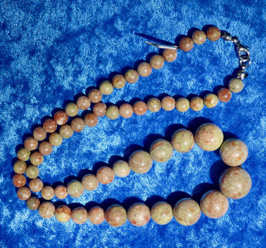 Helmet unakiitti 45cm, erikokoisia unakiittihelmiä