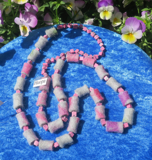 Helmet huopa pinkki, harmaa ja synteettinen vaaleanpunainen kivi 70cm