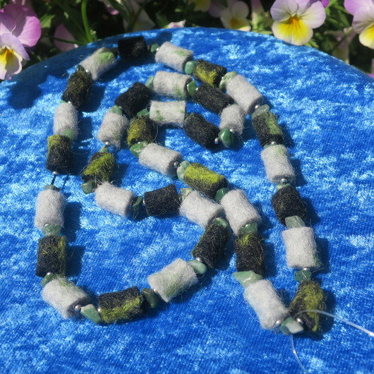 Helmet huopa vihreä harmaa musta ja jade 65cm