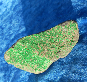 Uvaroviitti, kidepintainen vihreä granaatti 143g hi10