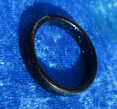 Kivisormus tähtikivi tummansininen aventuriini leveys 6mm valitse koko