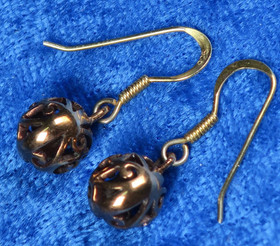 Korvakorut pronssi pitsipallo