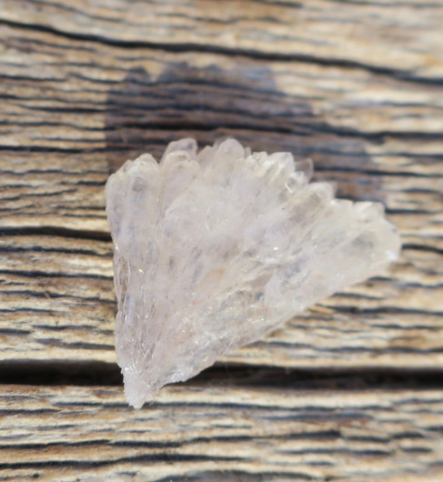 Kvartsiruusu 20mm 1g vivahtaa ametistille nro8