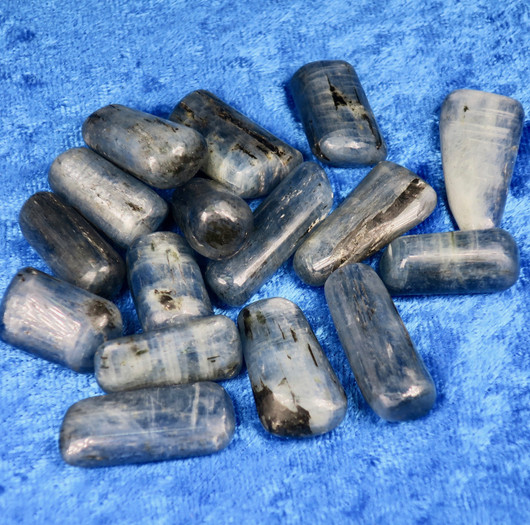 Kyaniitti sininen A-laatu rumpuhiottu 5-10g Intia