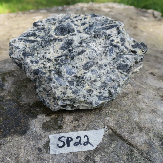 Spektroliitti raaka 1600g 12x12x7cm Ylämaa Suomi Hi53s