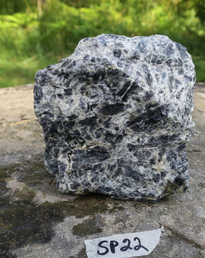 Spektroliitti raaka 1600g 12x12x7cm Ylämaa Suomi Hi53s