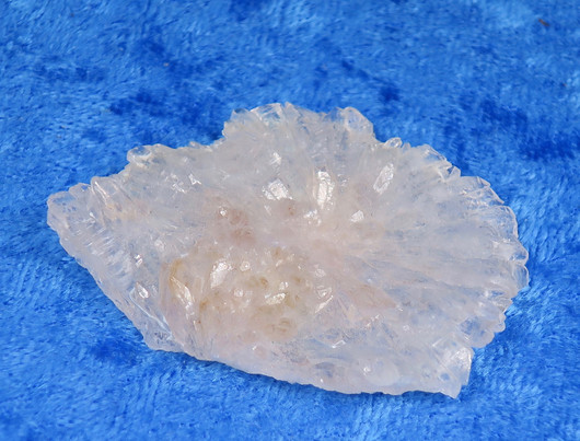 Kvartsiruusu kokonainen 10g 48x37mm vivahtaa ametistille  nro2