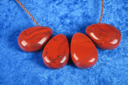 Riipus Jaspis punainen, porattu