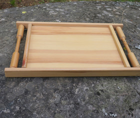 Tarjotin kahvoilla, puuta