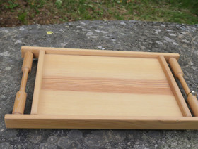 Tarjotin kahvoilla, puuta