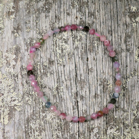 Rannekoru turmaliini rubelliitti, monen värisiä 4mm viistehiottu siro