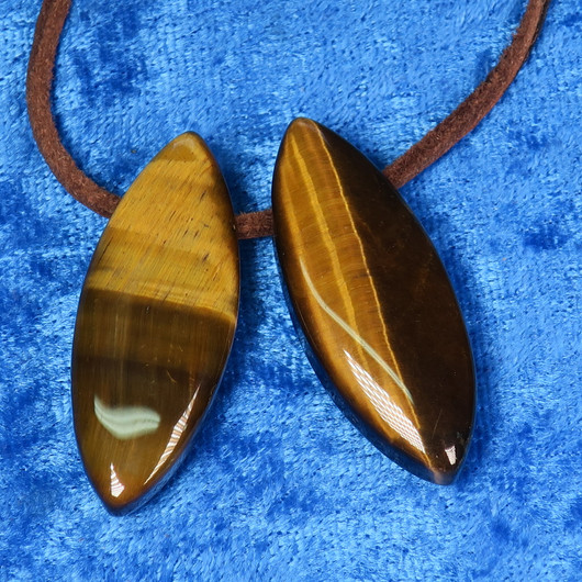 Tiikerinsilmä riipus 40x15x10mm terälehti porattu 