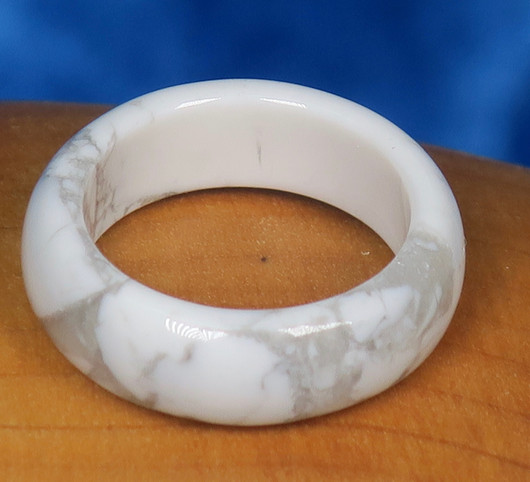 Kivisormus magnesiitti valkoinen 6mm valitse koko