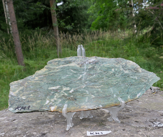 Kromimarmori siivu 350x130x6mm 600g Kittilä Suomi KM1 