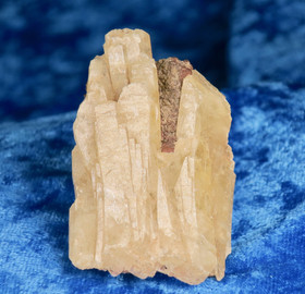 Kalsiitti kidesykerö, granaattia 74g 55x35x32mm Illo Suomi Hi20 Video