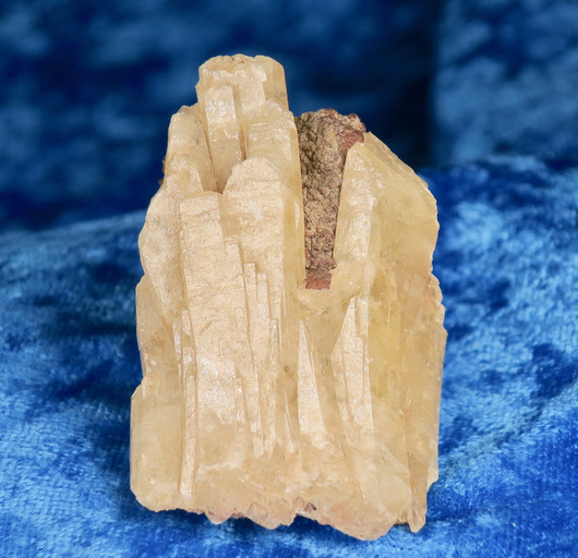 Kalsiitti kidesykerö, granaattia 74g 55x35x32mm Illo Suomi Hi20 Video