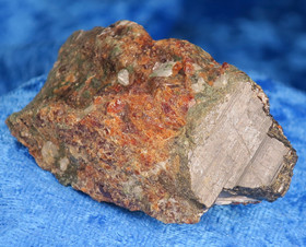 Vesuvianiitti vihreä ts Idokraasi 101g 70x40x35mm suomi nro Hi50 video