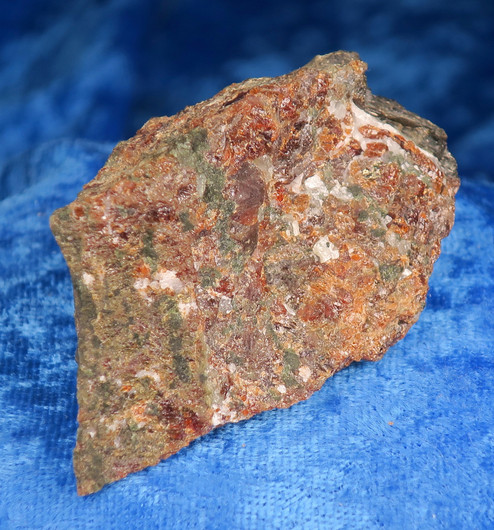 Vesuvianiitti vihreä ts Idokraasi 101g 70x40x35mm suomi nro Hi50 video