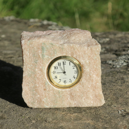 Pöytäkello marmori punavihreä lohkopala  M9