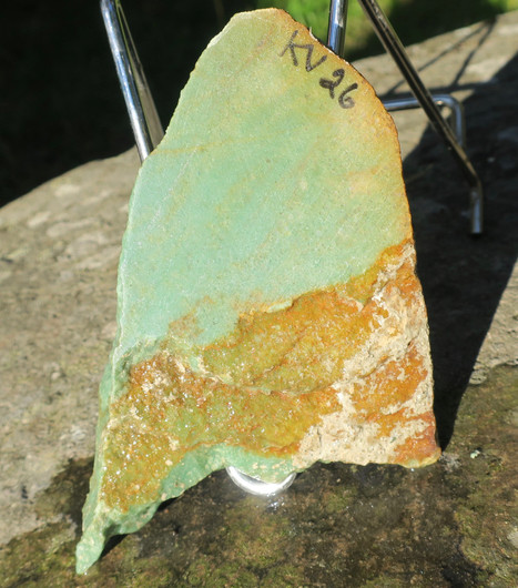 Kvartsiitti siivu 130x100x20mm vihreä 420g Suomi nro KV26 