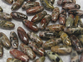 Leopardijaspis n.12x4mm riisin mallinen irtohelmi 