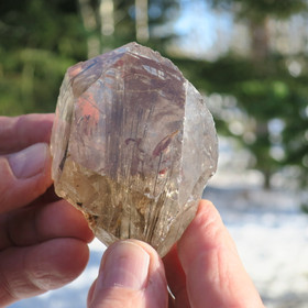 Savukvartsi rutiilikvartsi, hopean värisiä rutiilineulasia 261g Hi72a 