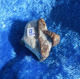 Stauroliitti ristikivi 4g 20x18mm on vanha amulettikivi nro9