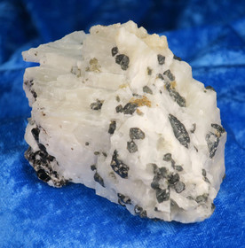 Kalsiitti sykerö jossa pargasiittia, biotiittia ym 210g Parainen Hi75 