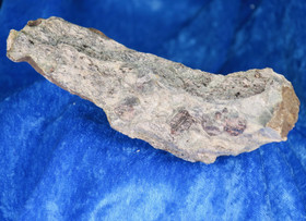 Gneissi, almandiini granaatteja 269g  Hi89  