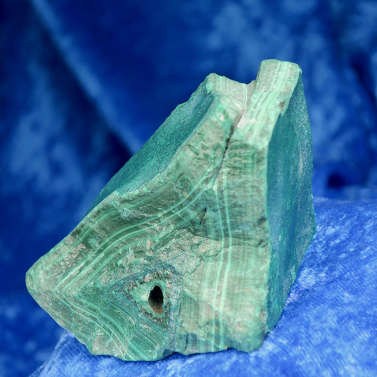 Malakiitti pala reikä keskellä  298g 80x45x45mm Hi76 katso video