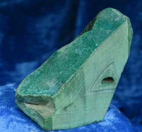 Malakiitti pala reikä keskellä  298g 80x45x45mm Hi76 katso video