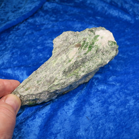 Kromidiopsidi, kalsiitti 377g 150x80x30mm Outokumpu Suomi Hi52a 