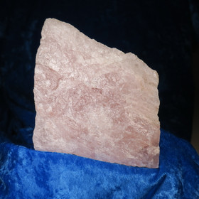 Ruusukvartsi raaka Torro Suomi 1050g 115x110x75mm Hiru1050aa