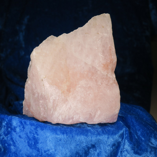 Ruusukvartsi raaka Torro Suomi 1050g 115x110x75mm Hiru1050aa