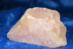 Ruusukvartsi raaka Torro Suomi 141g 70x38x35mm Hiru141aa2 