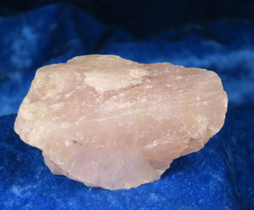 Ruusukvartsi raaka Torro Suomi 141g 70x38x35mm Hiru141aa2 