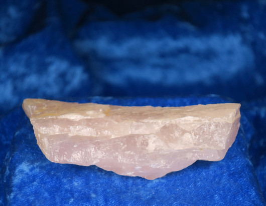 Ruusukvartsi raaka Torro Suomi 80g 80x45x15mm Hiru80aa 