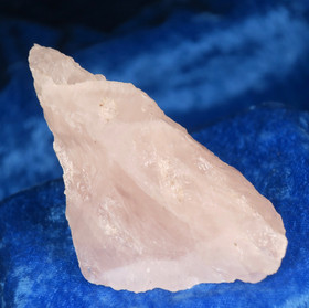 Ruusukvartsi raaka Torro Suomi 104g 80x45x35mm Hiru104aa