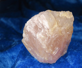 Ruusukvartsi raaka Torro Suomi 248g 70x65x45mm Hiru248aa1